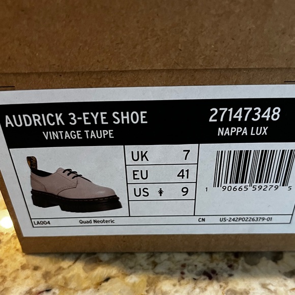 NEW Dr. Martens AUDRICK  LEATHER PLATFORM SHOES In VINTAGE TAUPE, Size 8 or 9 - Picture 3 of 15